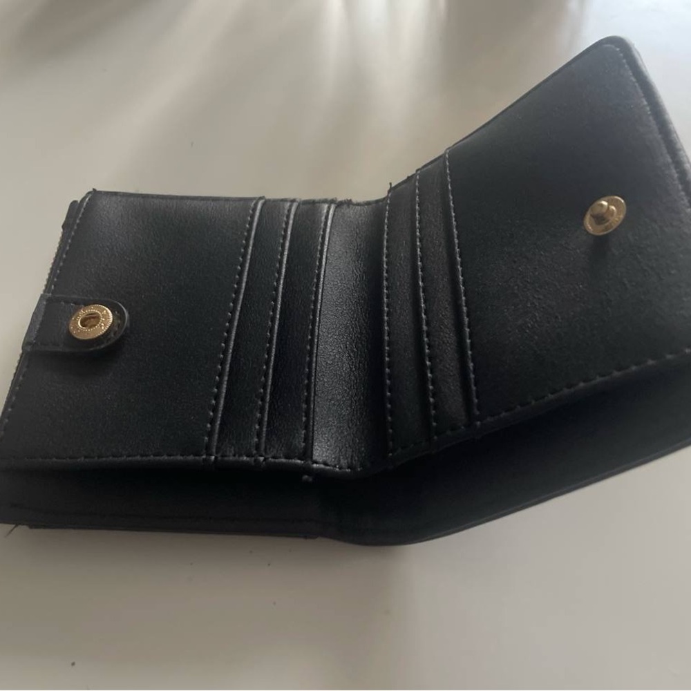 Steve Madden Black Wallet with Gold Detail - Picture 5 of 6